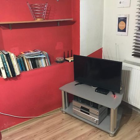 罗兹Studio Red And White公寓 外观 照片