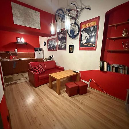 罗兹Studio Red And White公寓 外观 照片