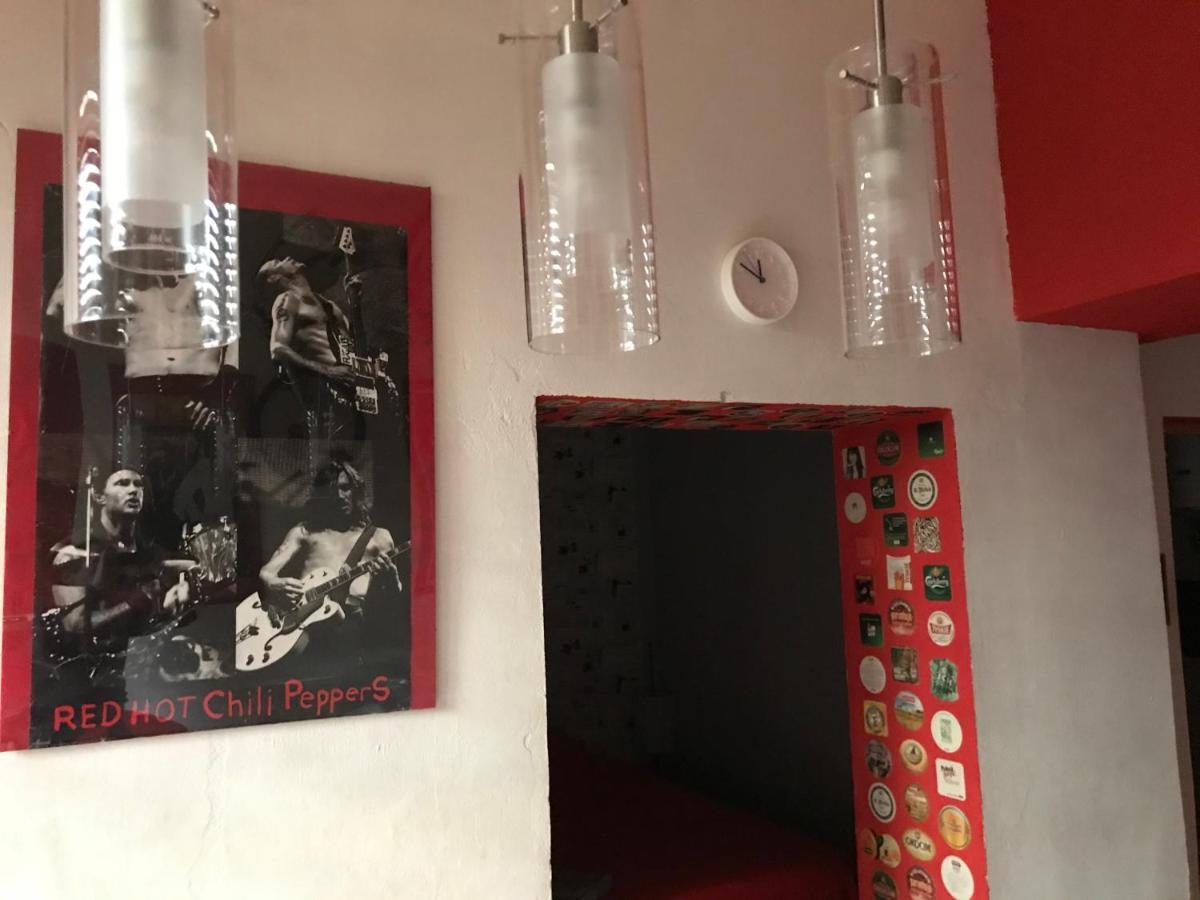 罗兹Studio Red And White公寓 外观 照片