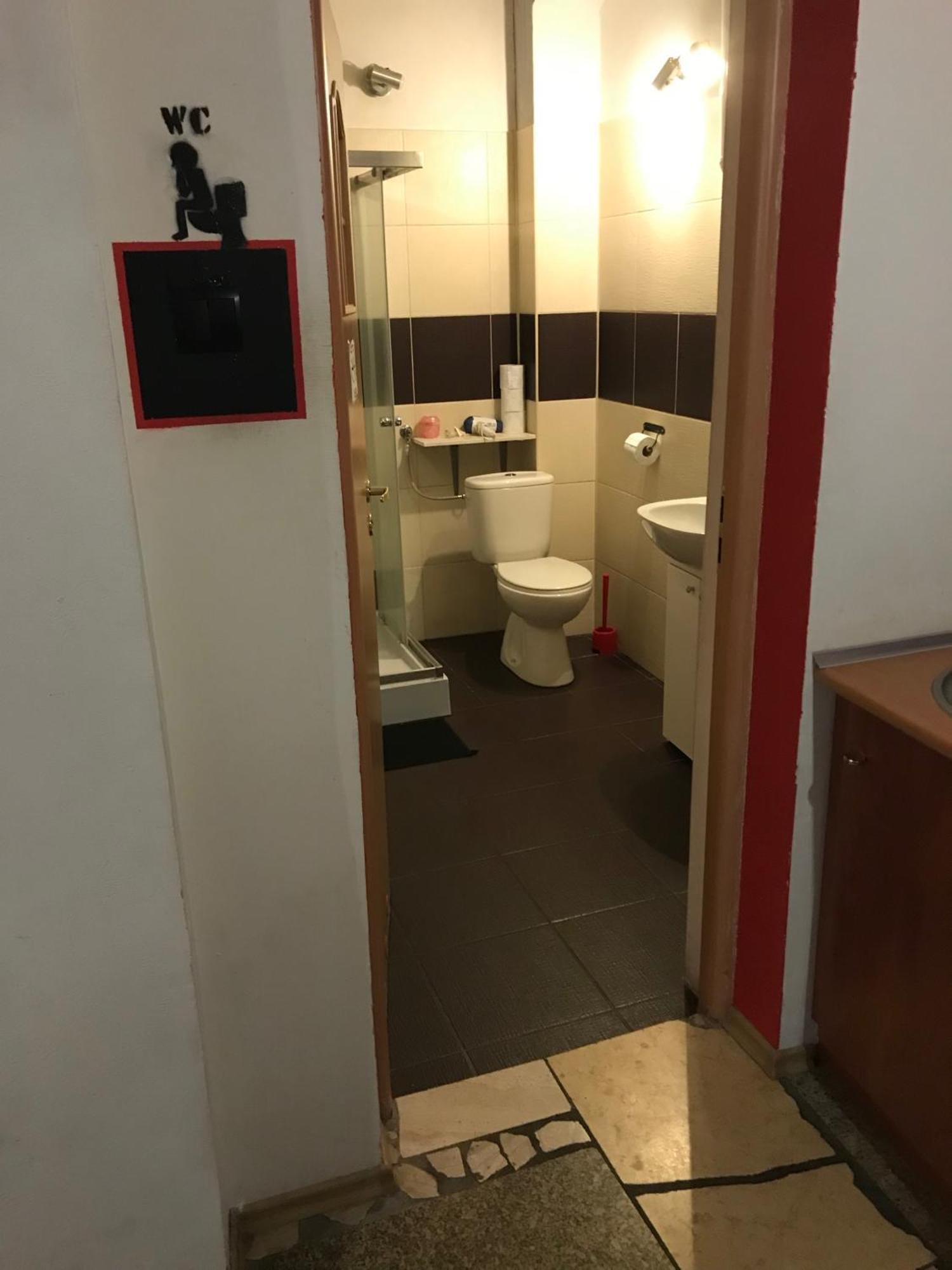 罗兹Studio Red And White公寓 外观 照片