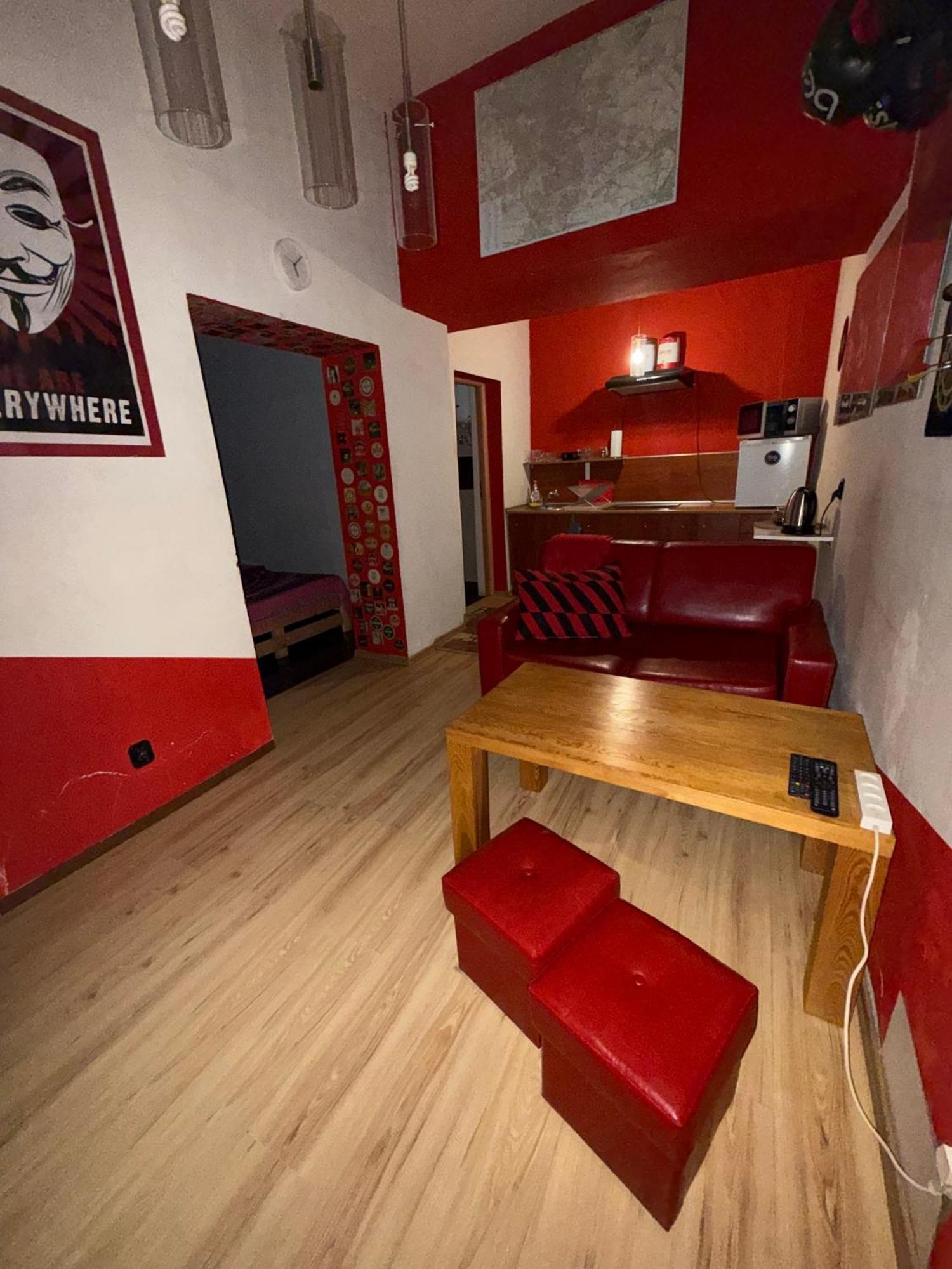 罗兹Studio Red And White公寓 外观 照片