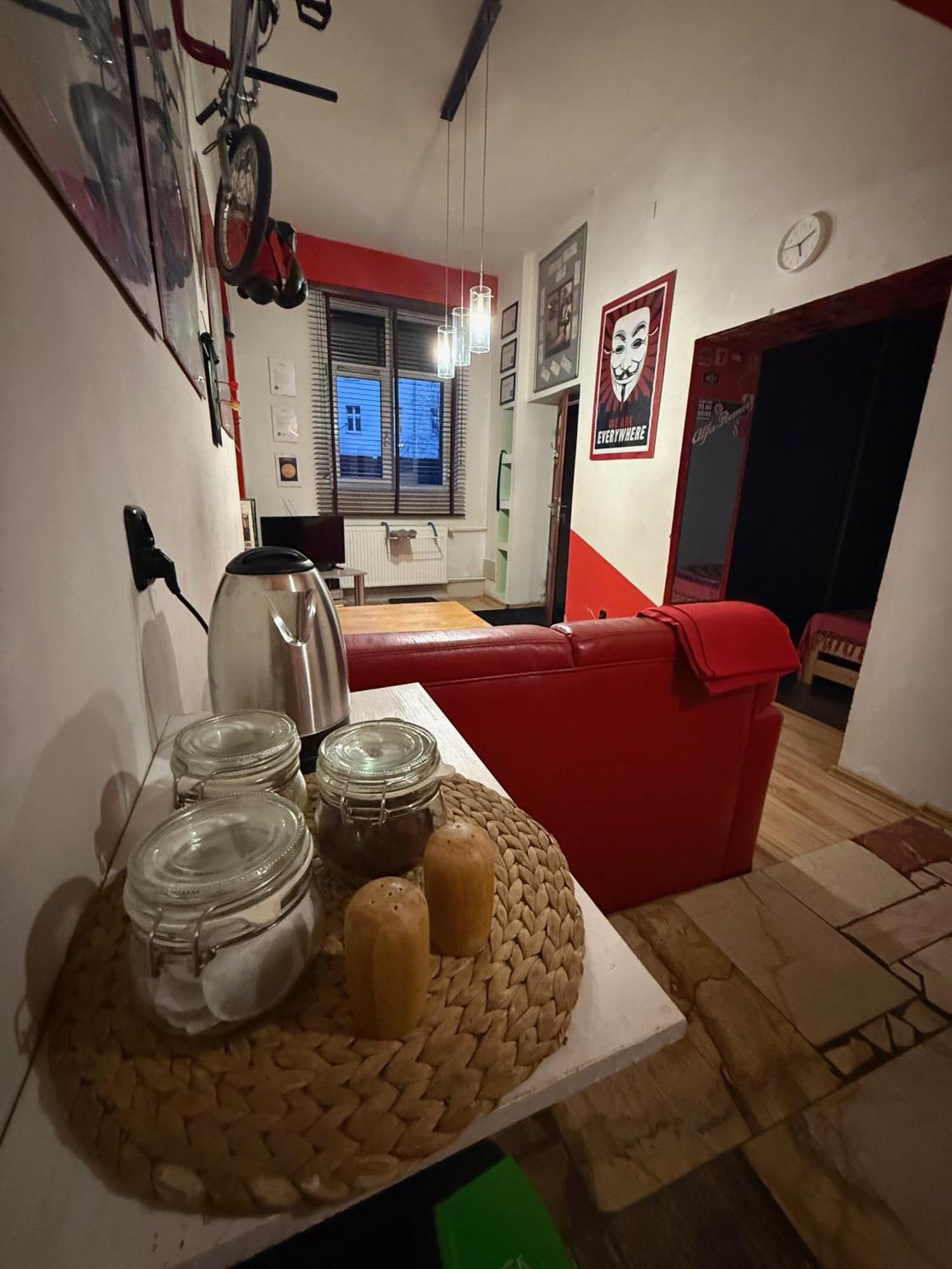 罗兹Studio Red And White公寓 外观 照片