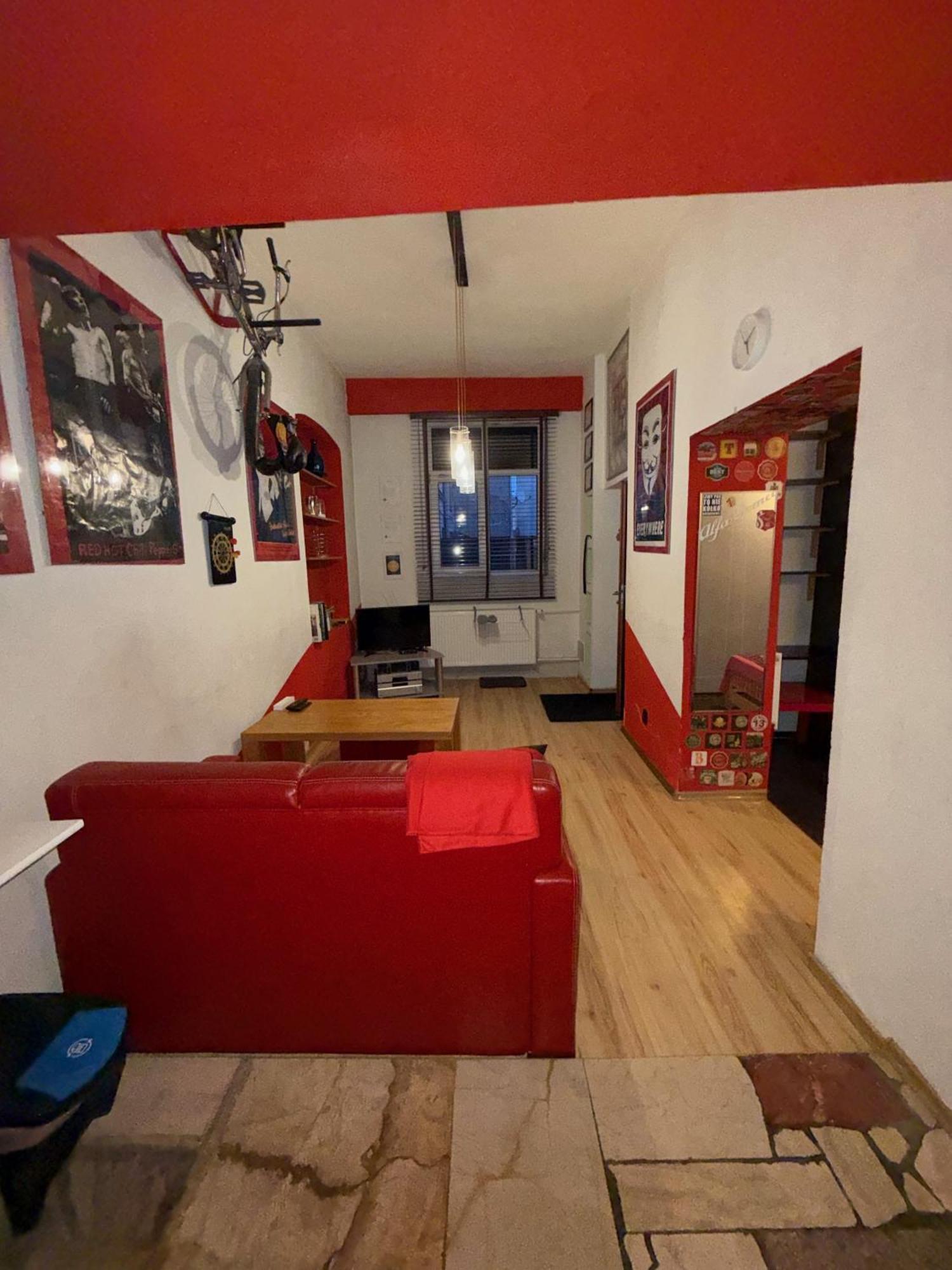 罗兹Studio Red And White公寓 外观 照片