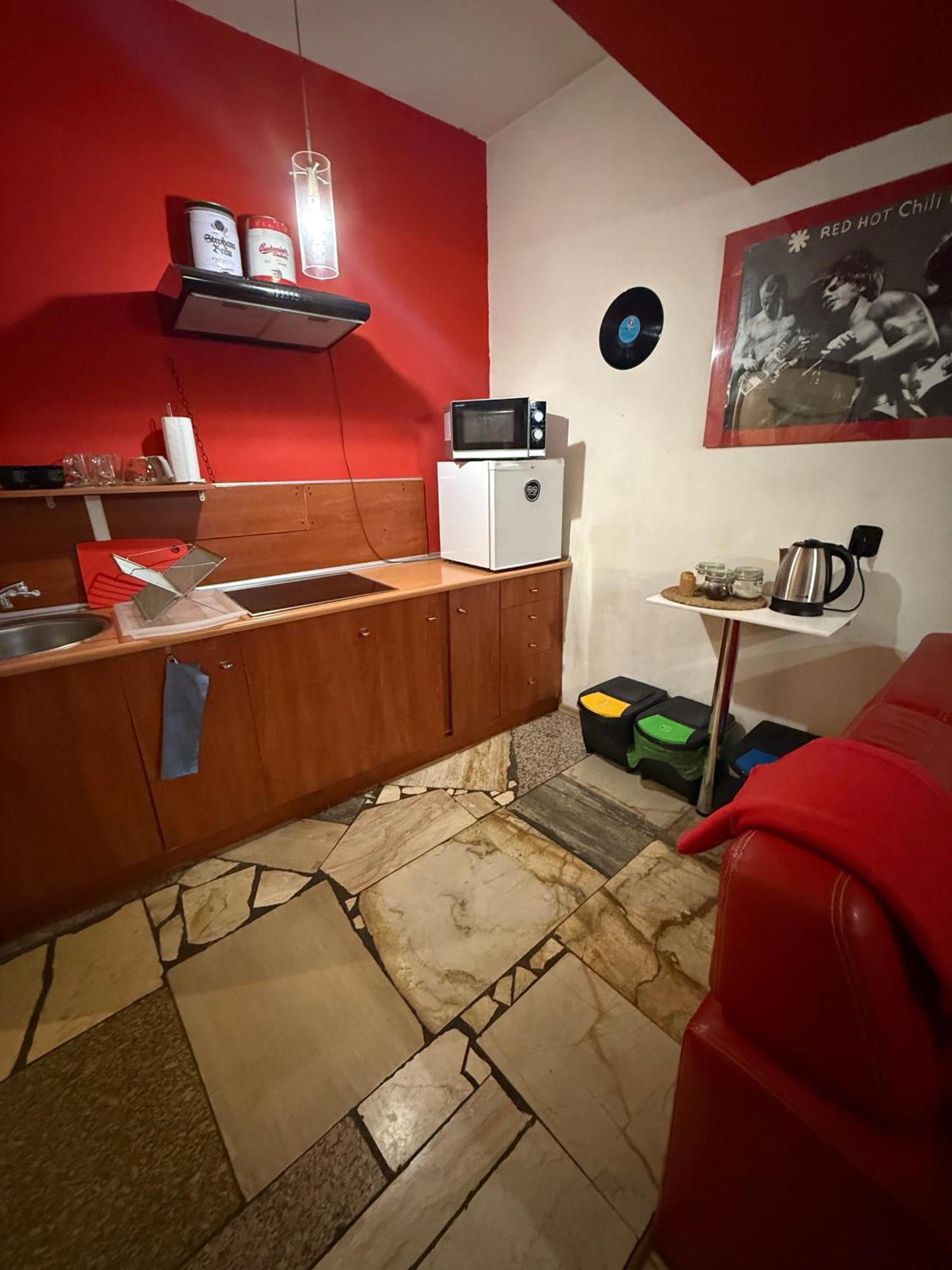 罗兹Studio Red And White公寓 外观 照片