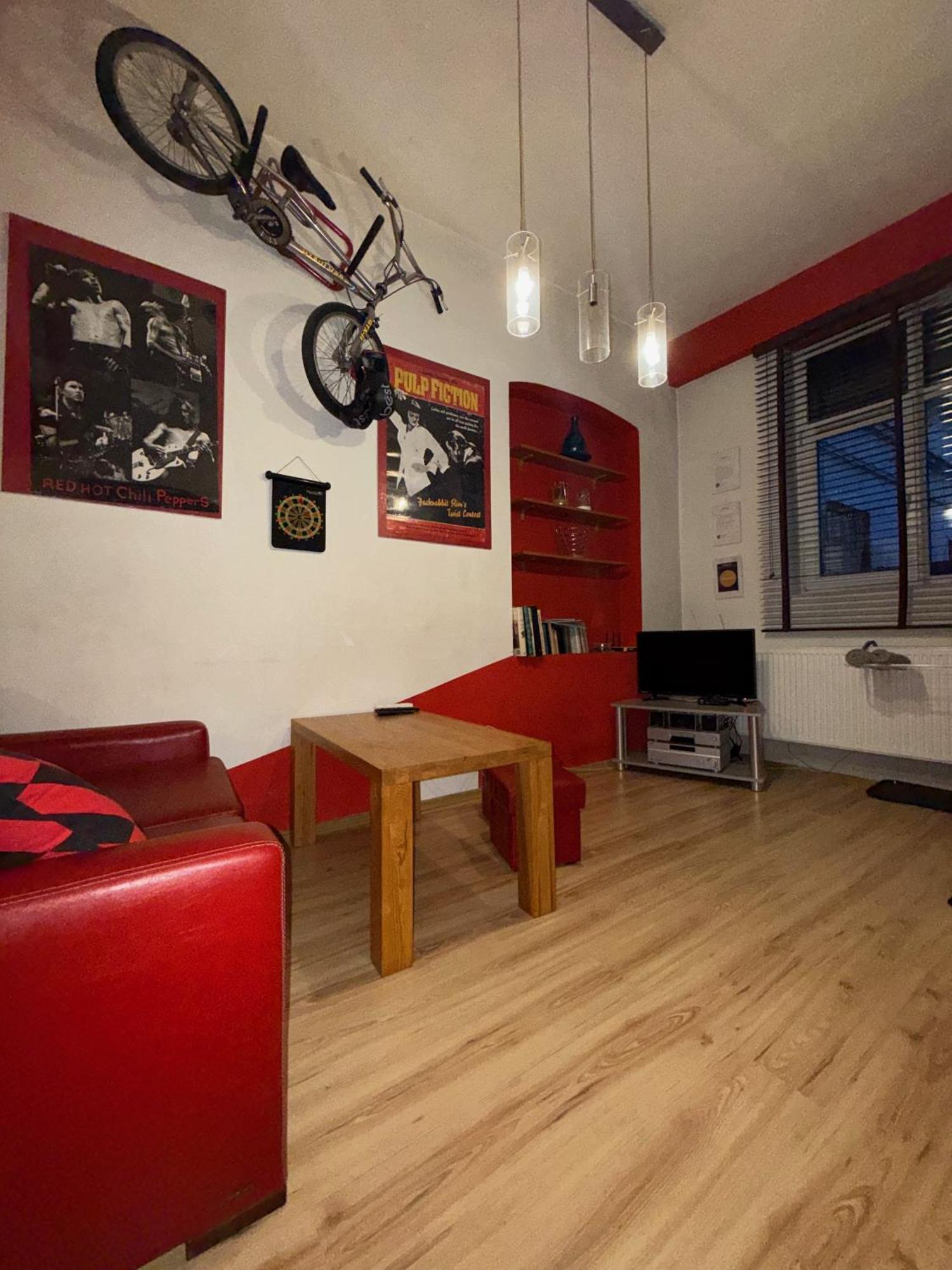 罗兹Studio Red And White公寓 外观 照片