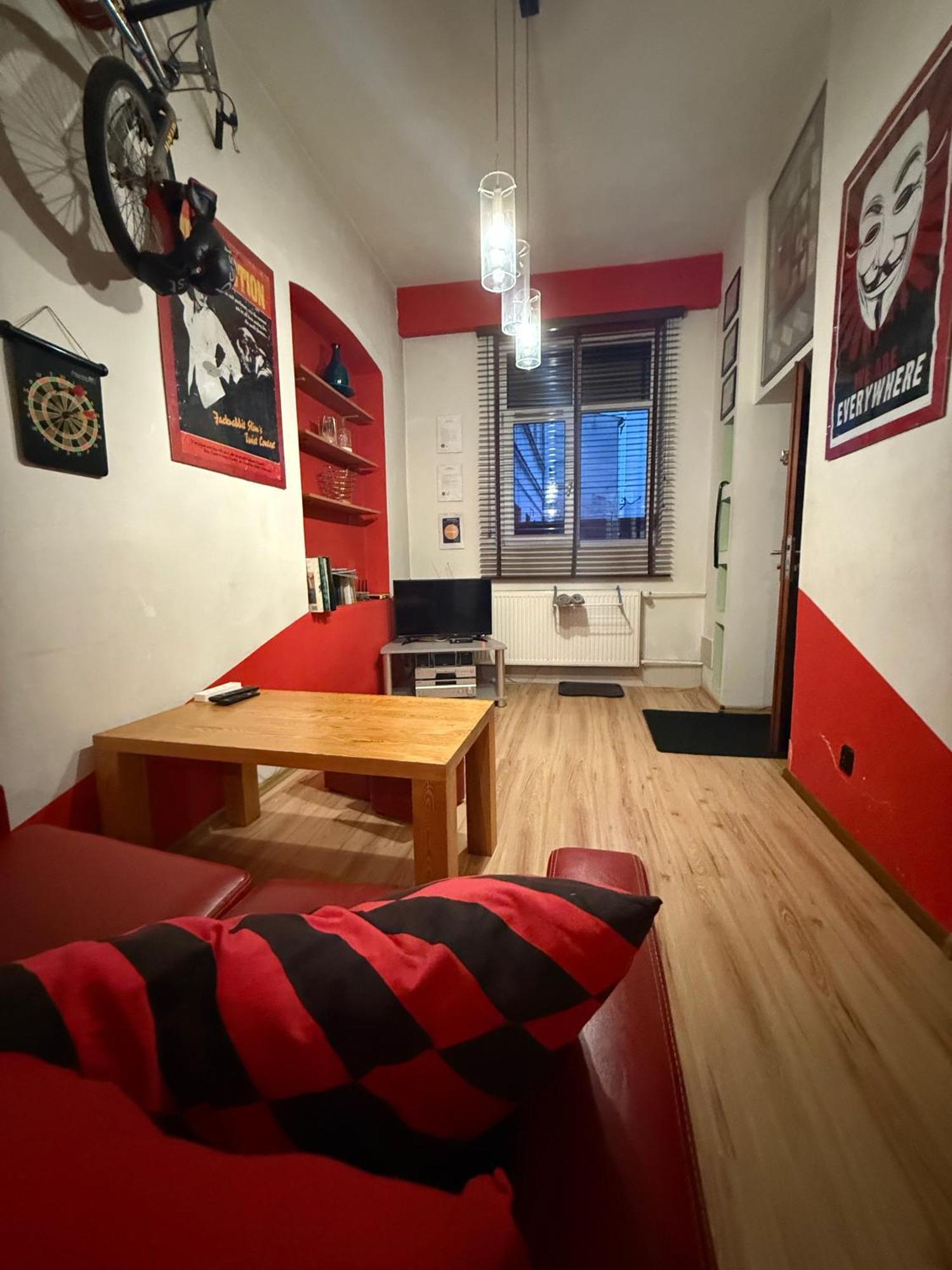 罗兹Studio Red And White公寓 外观 照片