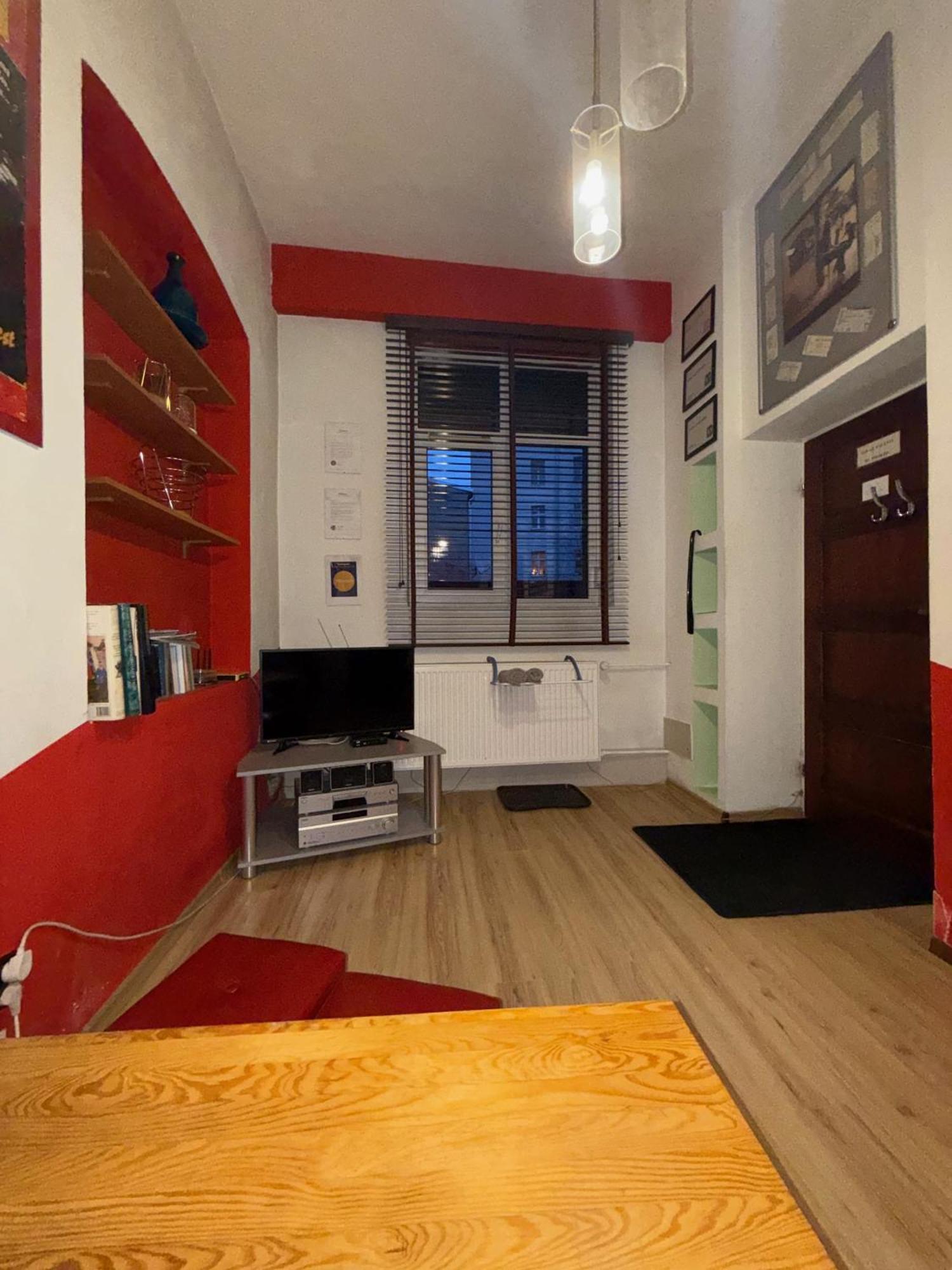 罗兹Studio Red And White公寓 外观 照片